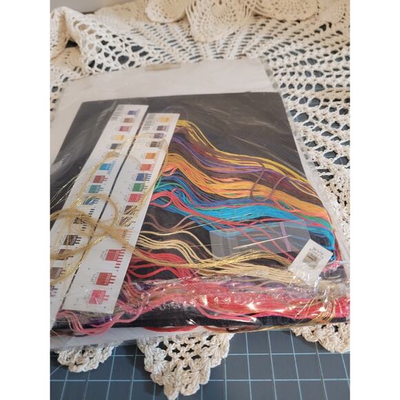 DIMENSIONS "THREE YORUBAN WOMEN" Counted Cross Stitch Kit NEW - Picture 2 of 3